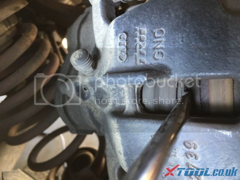 How to Replace Audi brake pad with Xtool V401 9