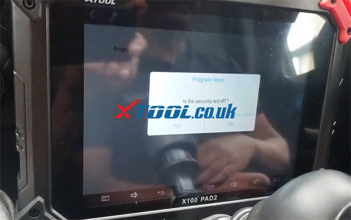 add-keys-for-vauxhall-movano-by-xtool-pad2-07