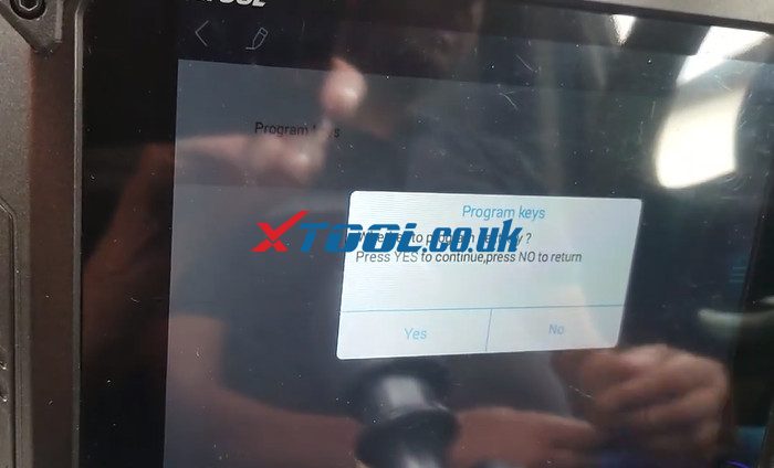 add-keys-for-vauxhall-movano-by-xtool-pad2-09