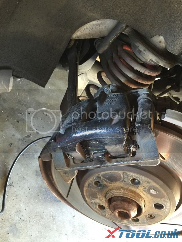 How to Replace Audi brake pad with Xtool V401 13